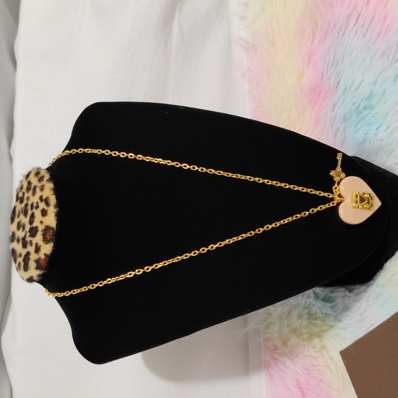 FIRM!! RARE! Auth Louis Vuitton Rose Velour Resin Goldtone Lock Heart Necklace - Picture 3 of 16